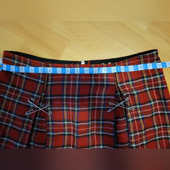 Hot Topic mini skirt red plaid  sz medium - Picture 3 of 5